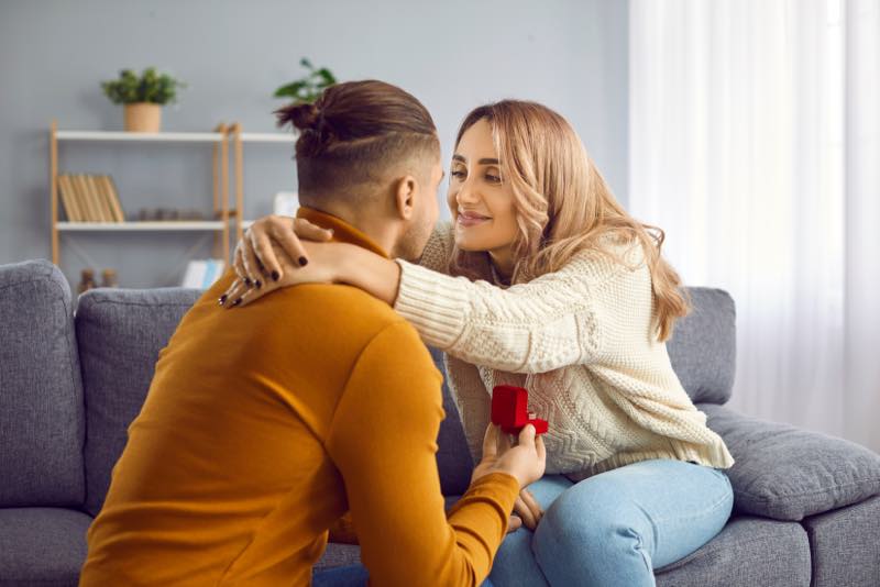 Heiratsantrag mit Ring