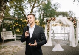 Trauredner auf einen freien Hochzeit